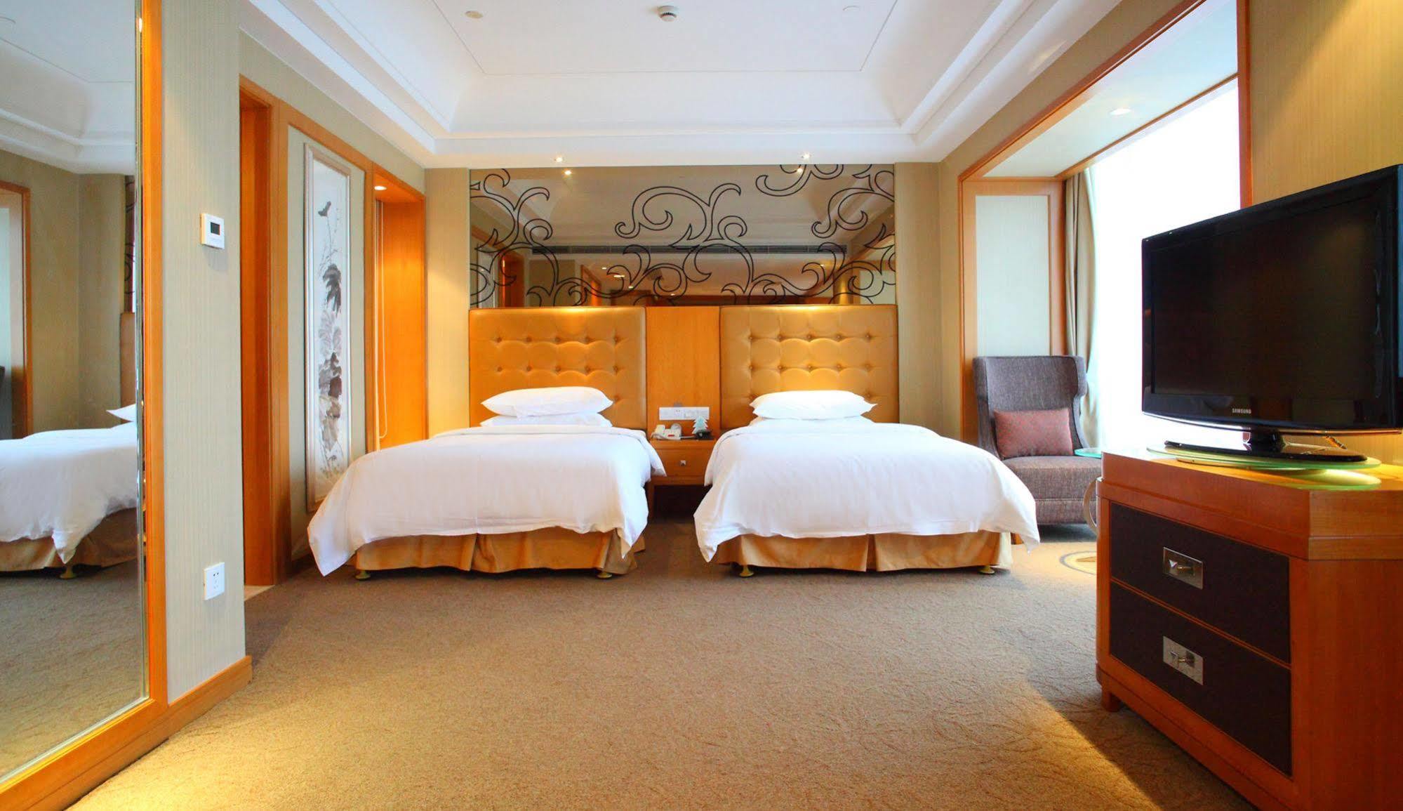 Jinling Plaza Changzhou Гуанджоу Екстериор снимка